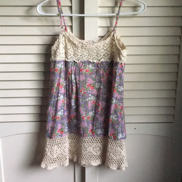 Floral and Lace Tank Top - Picture 2 of 3